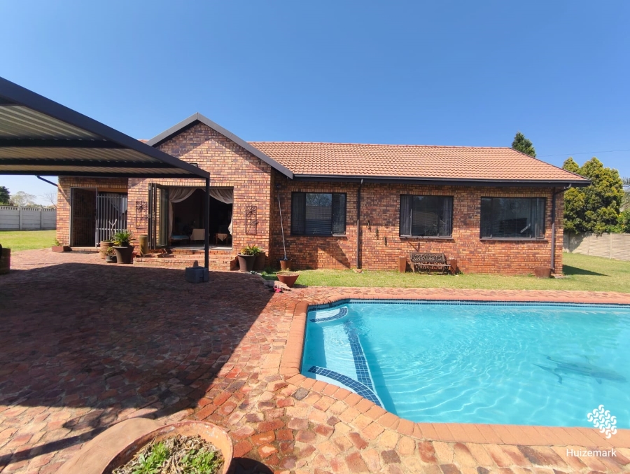 4 Bedroom Property for Sale in Roodia Free State